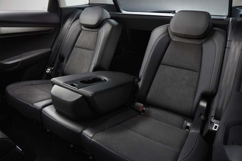 Skoda-Karoq-Interior-8.jpg