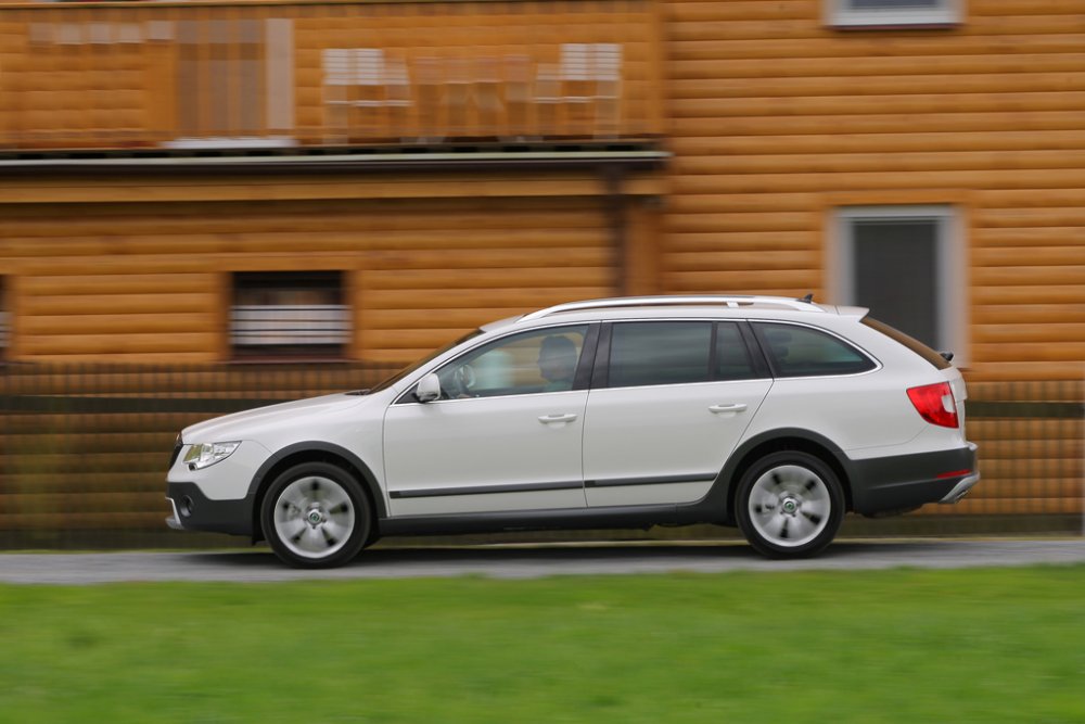 full_0858-automobily-skoda-superb-kombi-2-0-tdi-4x4-l-k-outdoor-6.jpg