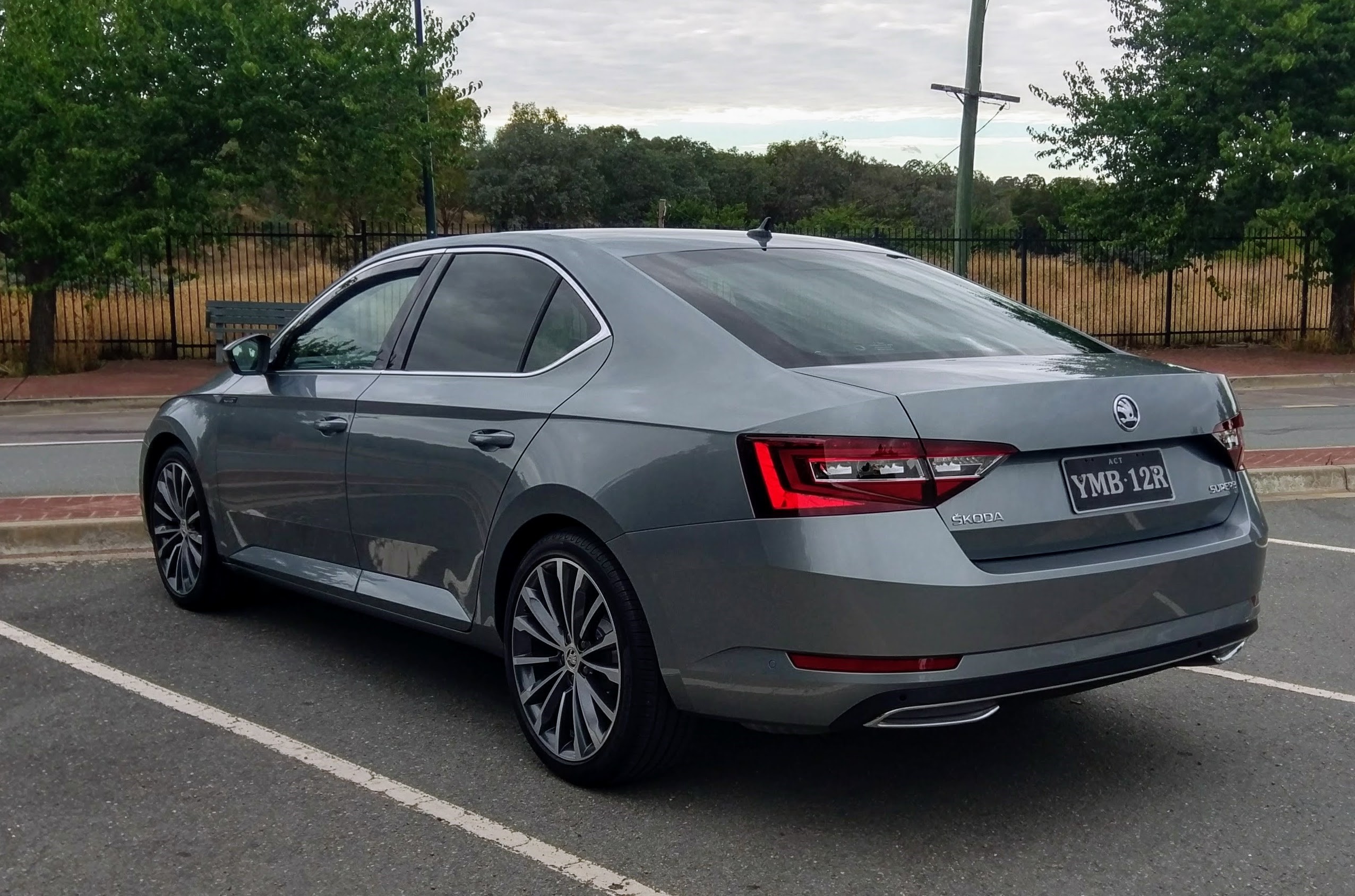 Skoda superb shop wind deflectors