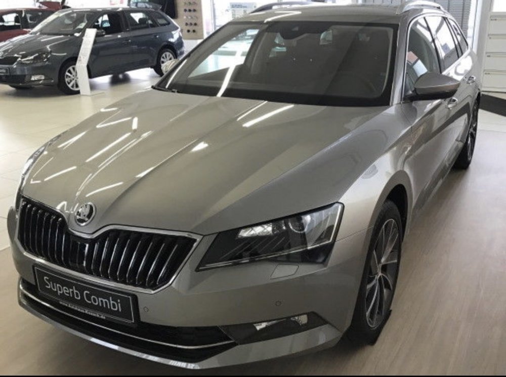 Skoda superb green
