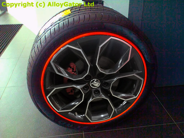 lambo.jpg.4b01efe9acba3b6f16758ca8bbb7a5ac.jpg