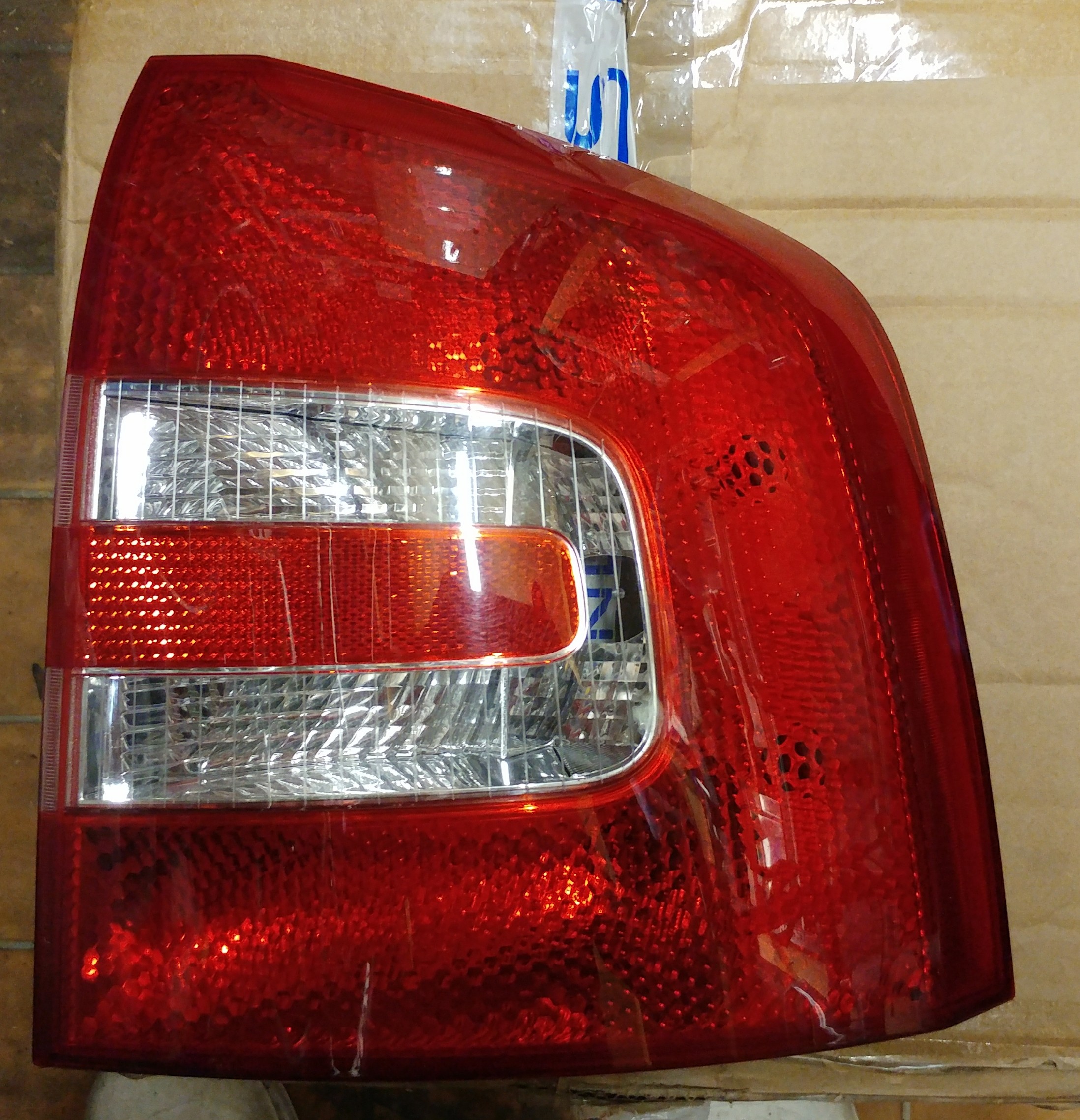 Mk2 Octavia estate offside tail light - Parts For Sale - BRISKODA