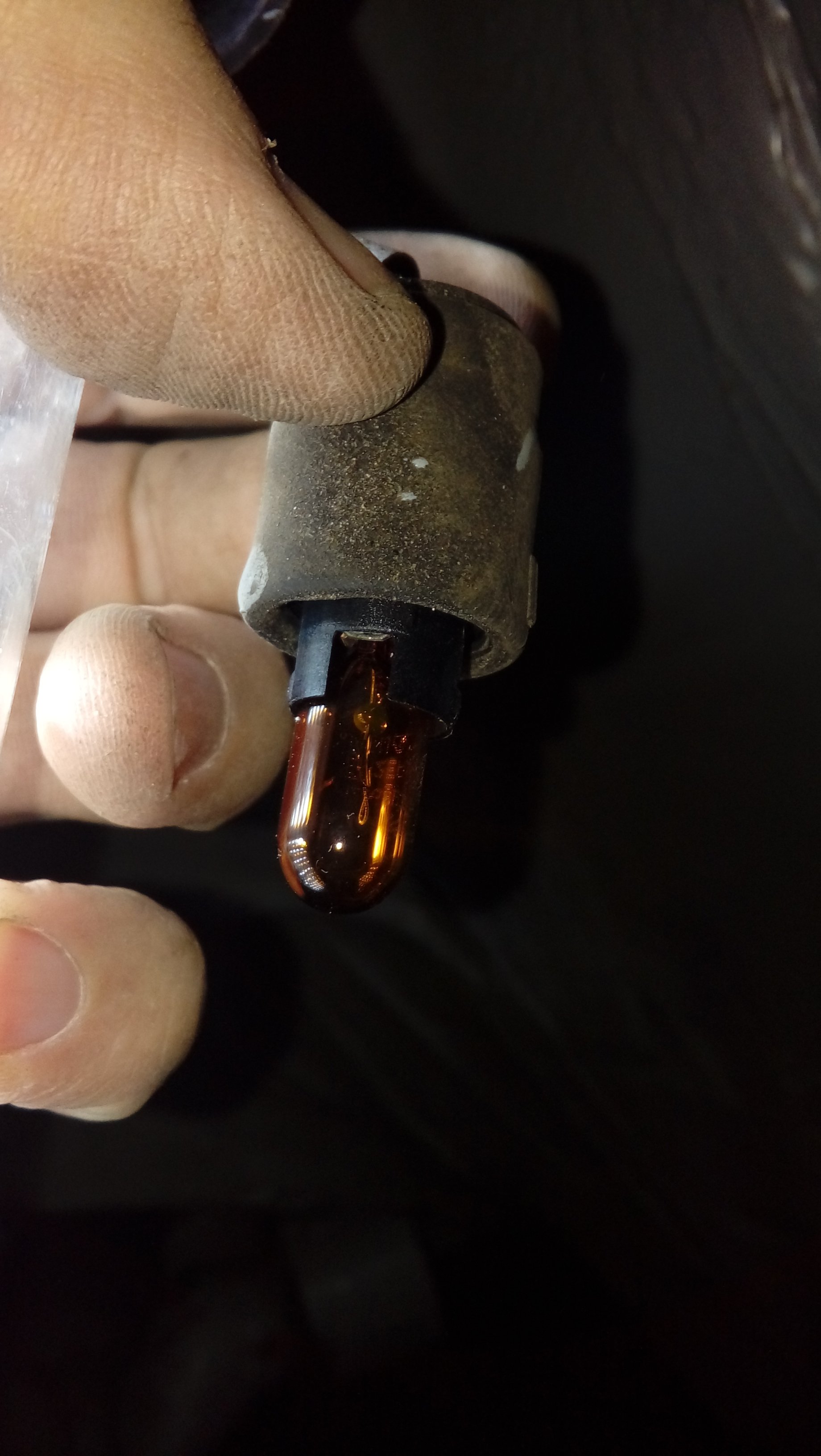 Indicator bulb change front wing Skoda Fabia Mk I (19992007) BRISKODA