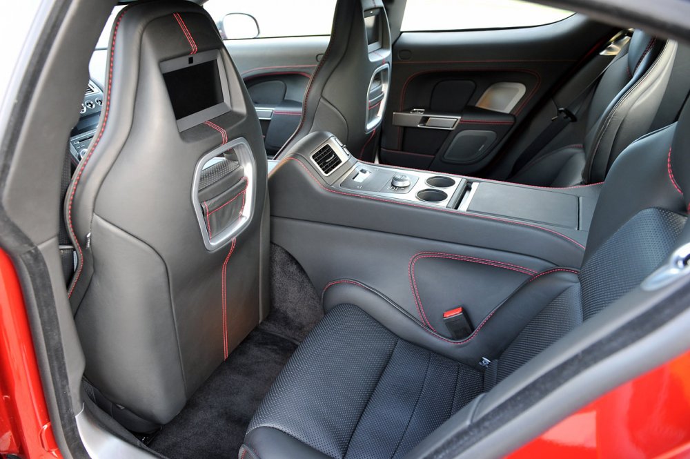 photos_صالون_الركاب_الخلفي_في_aston_martin_rapide_20150531110.jpg