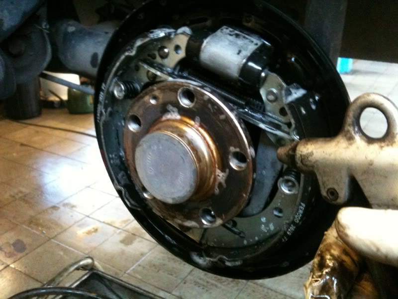 Cleaning Fabia rear drum brakes. Page 2 Skoda Fabia Guides BRISKODA