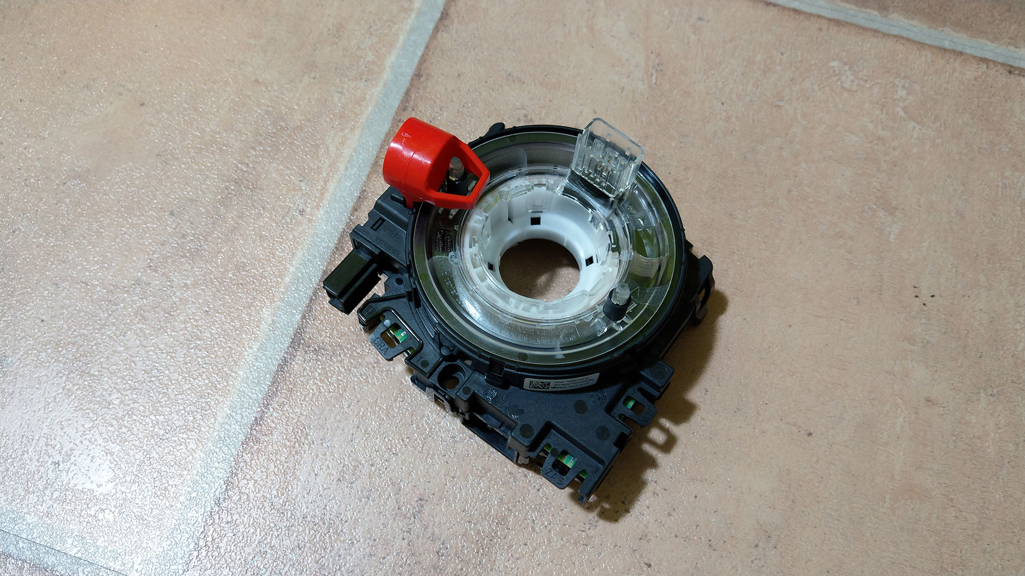 ... is it inside the small clock spring module, or in my case, the under steering wheel module (reminder: it is a Skoda Superb II 2008) .
