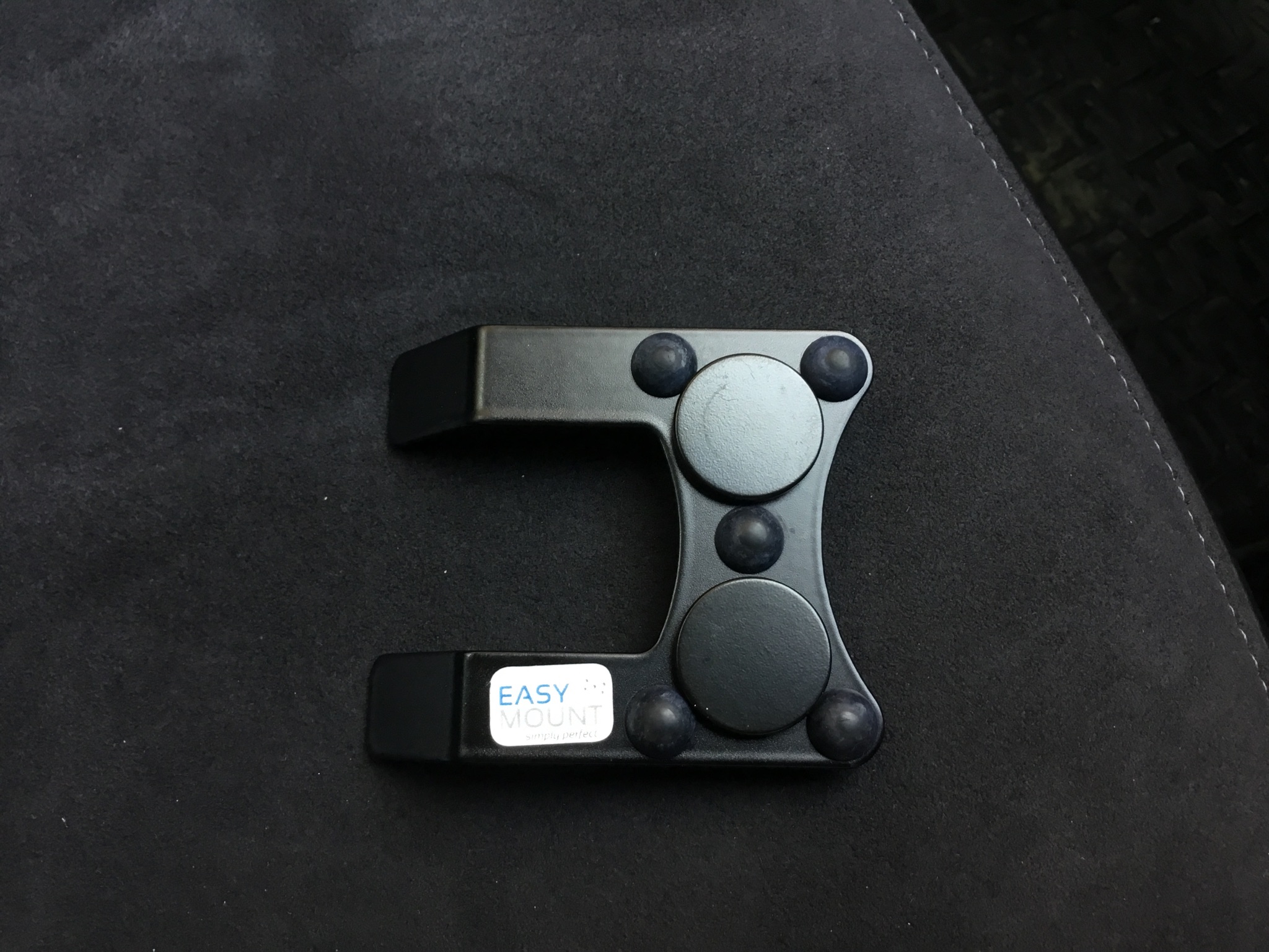 Simple and effective phone mount