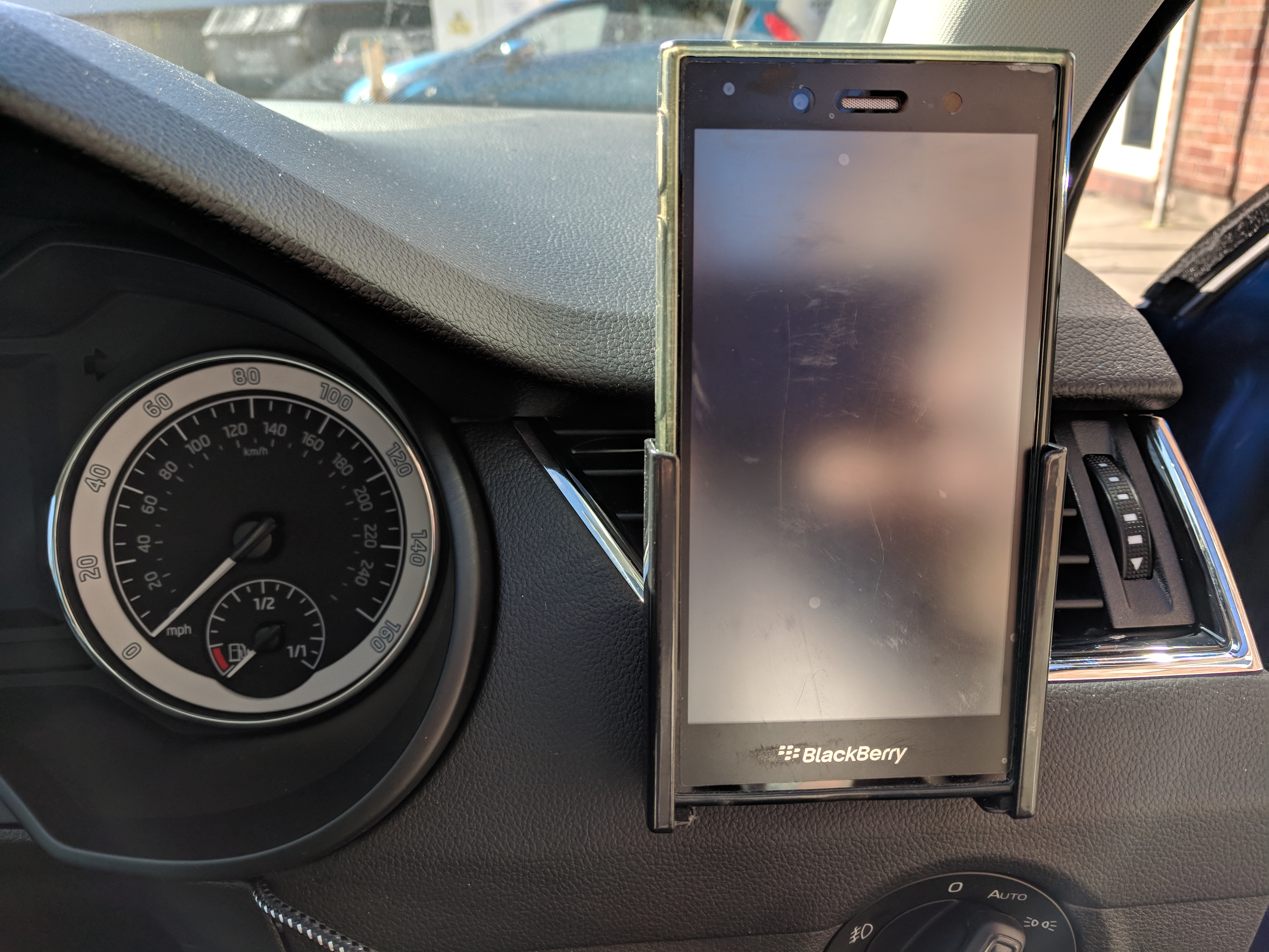 Octavia phone holder deals