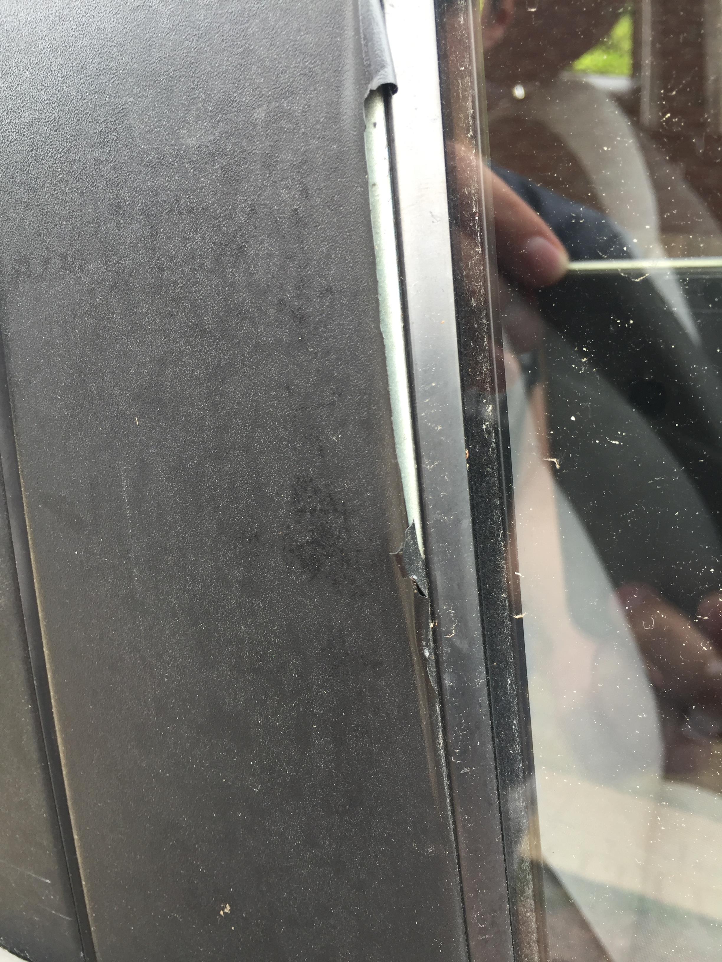 Removing window trim to expose B pillars Skoda Fabia Mk II (20072014