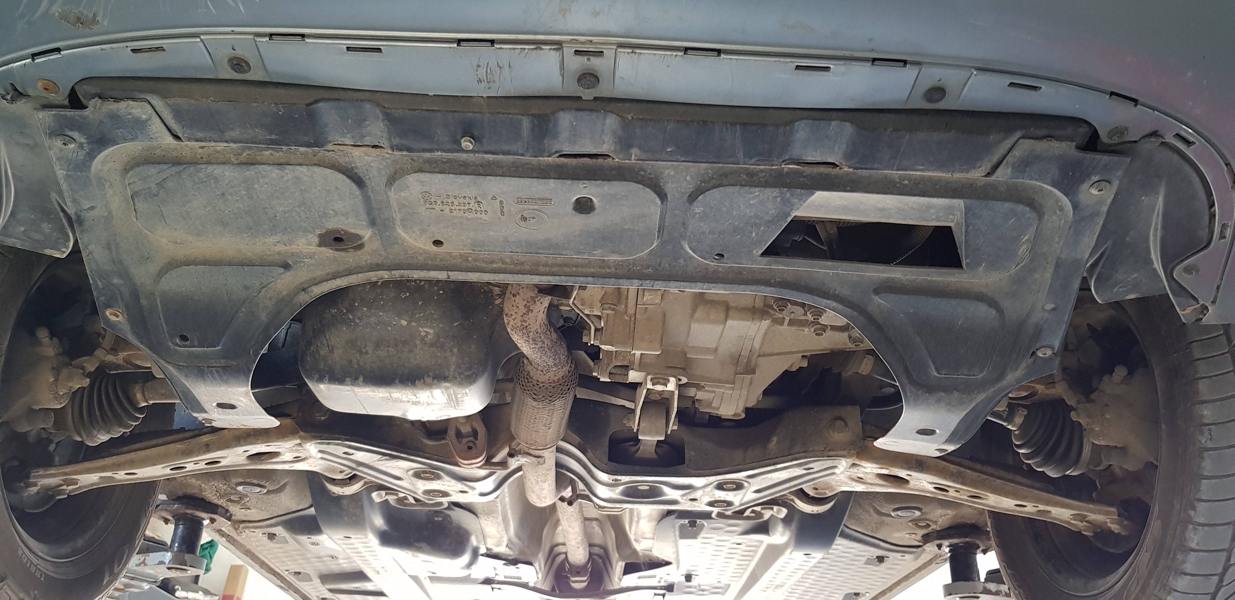 How to install a sump guard on a Skoda Fabia?