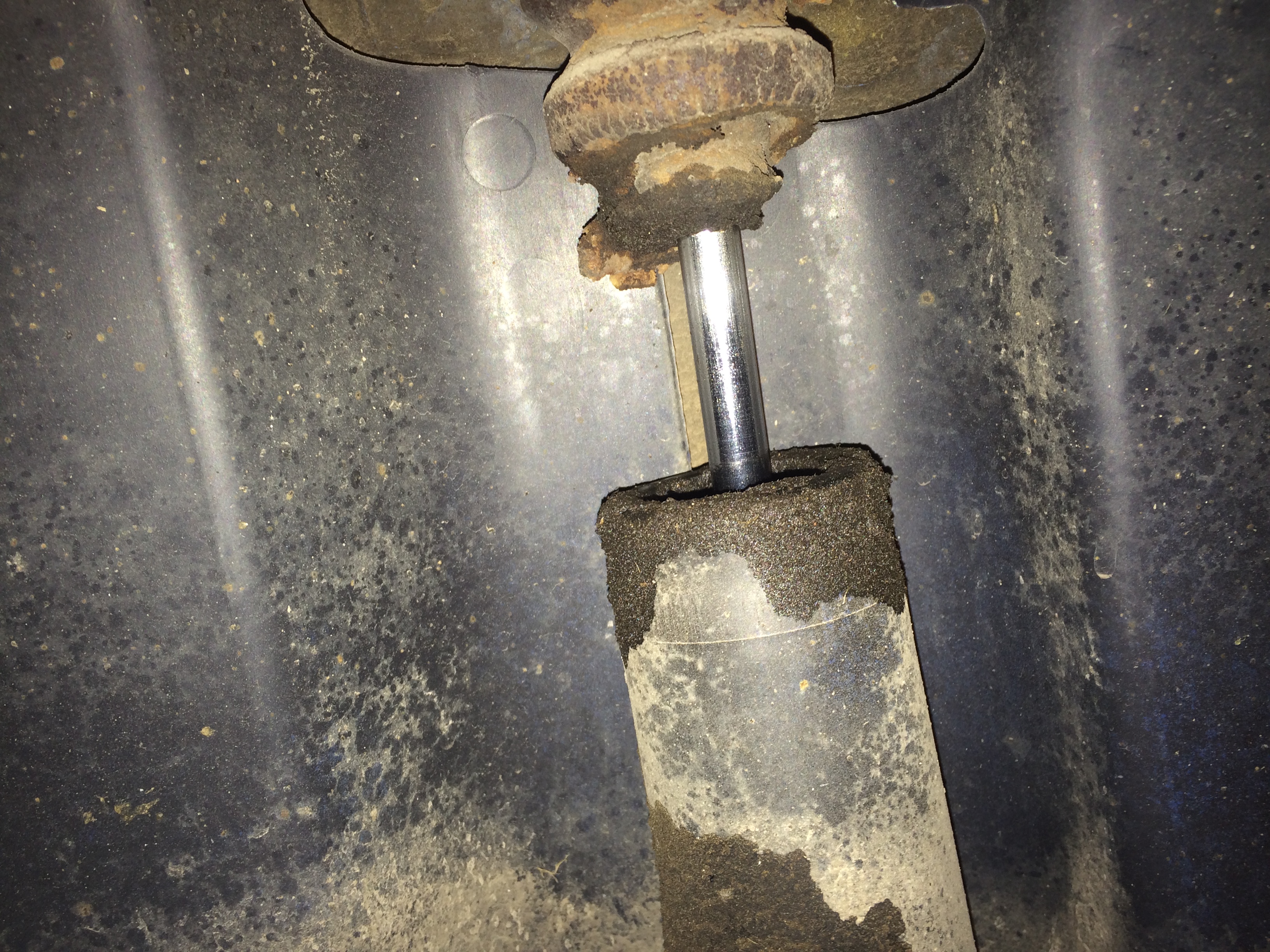 How bad do these rear shocks look? Skoda Fabia Mk I BRISKODA