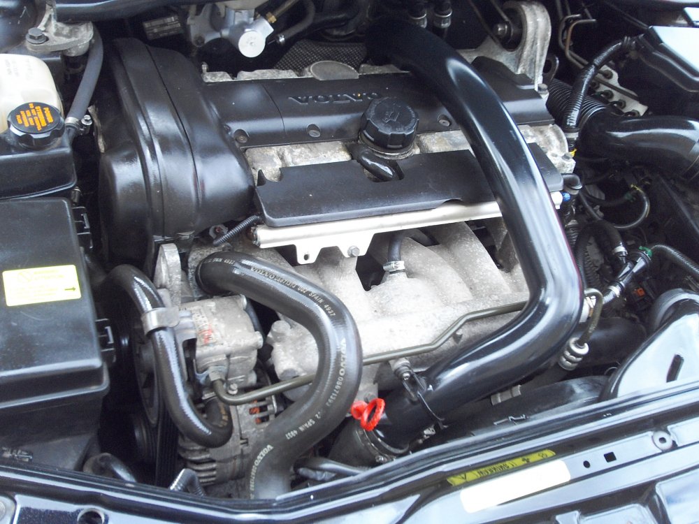 S60 2.0 T Engine 006.JPG