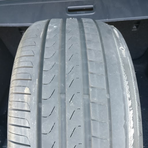 Dangerous tyre wear on inside shoulder Skoda Superb Mk III (2015