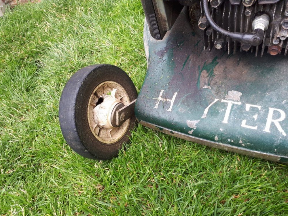 cracked wheel.jpg