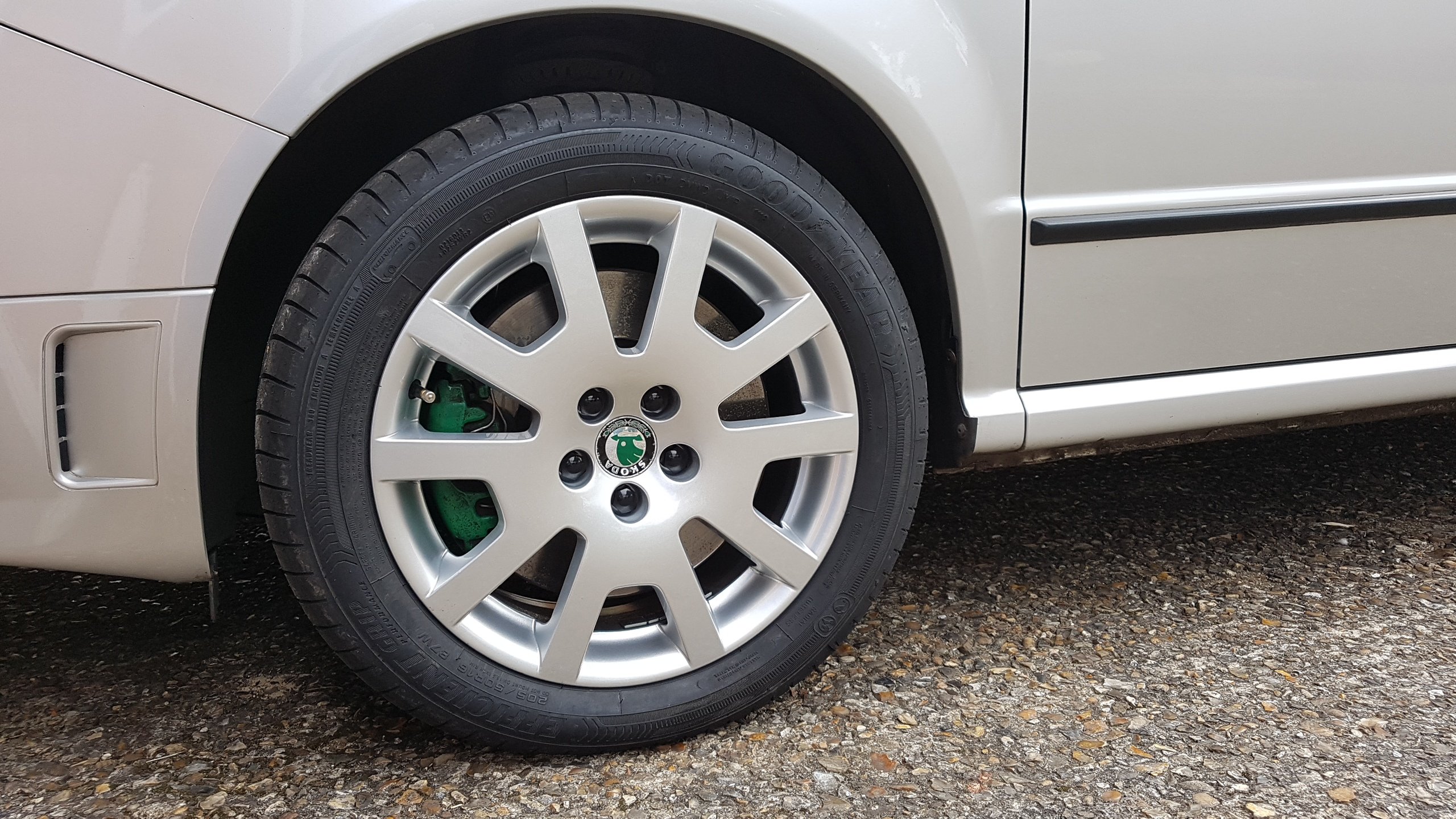Skoda antia r16