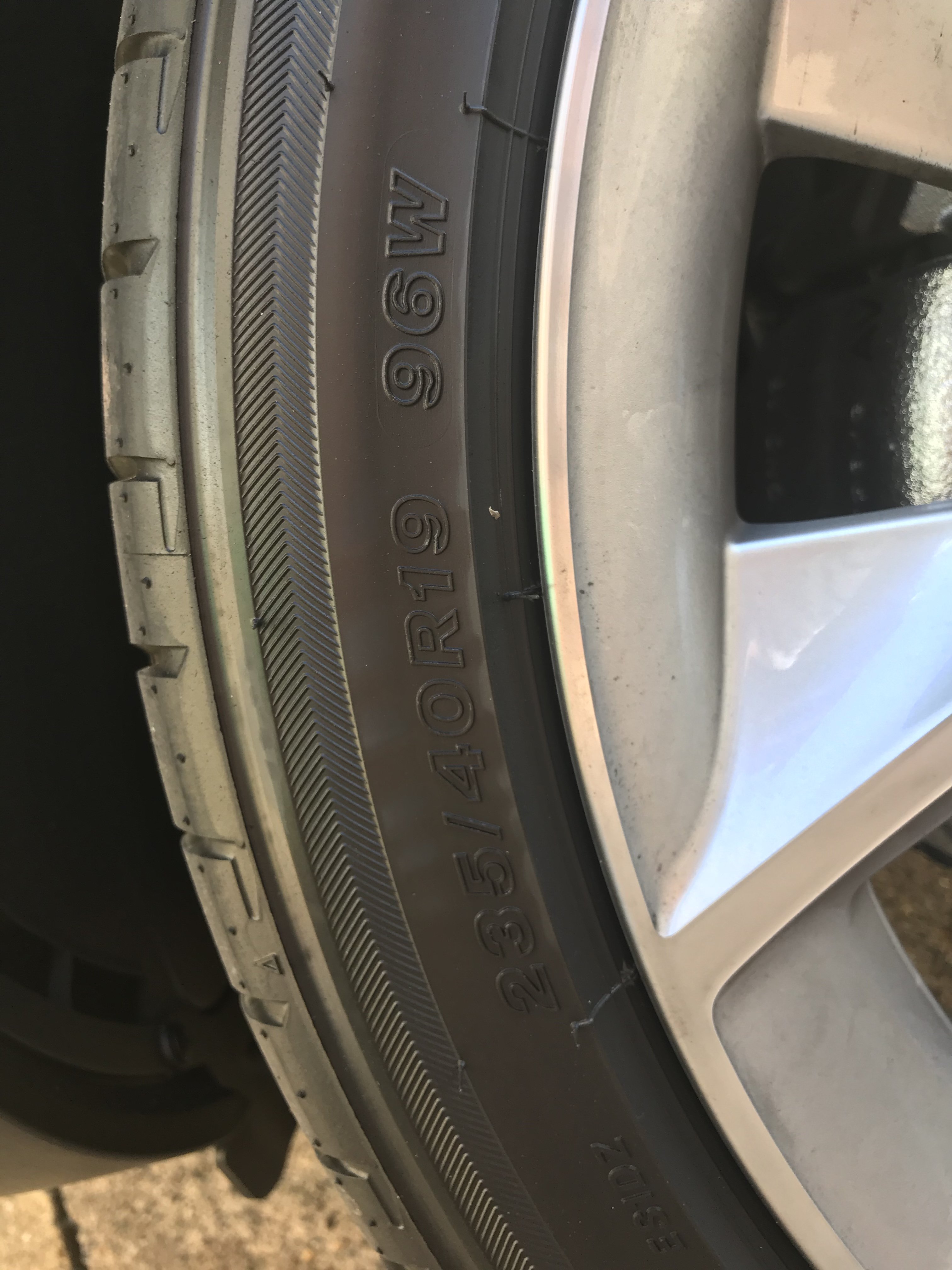 What tyres on Crater alloys?