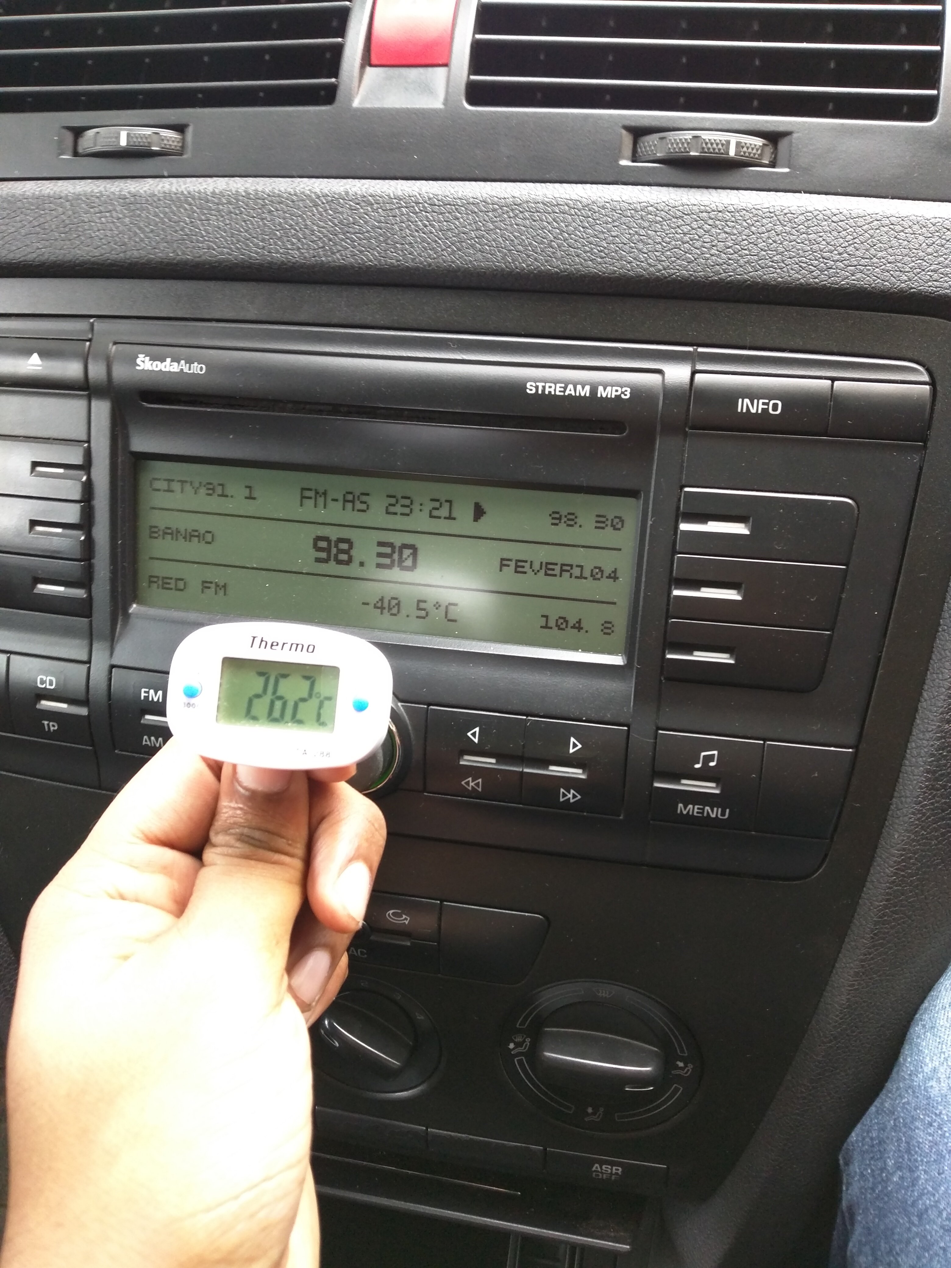 Wrong temperature and AC not working after battery disconnected Skoda