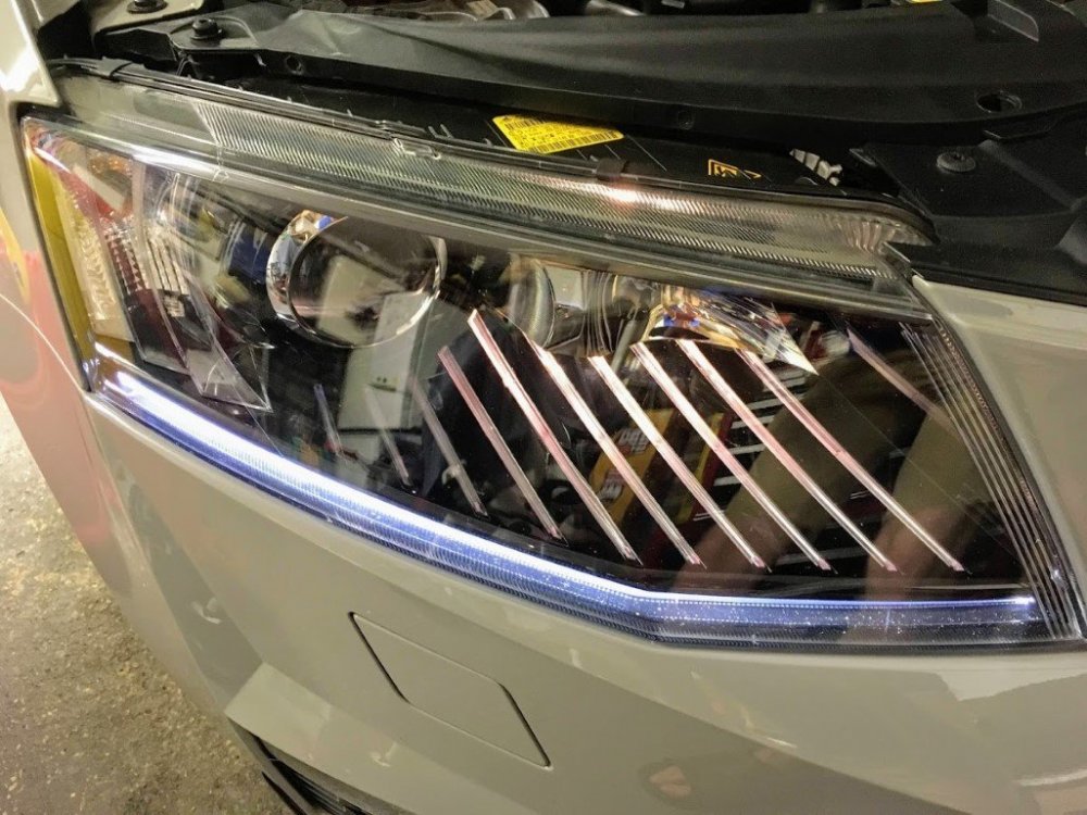 led-before.thumb.JPG.5d21bd5940f31585a5e824d71422eb8c.JPG