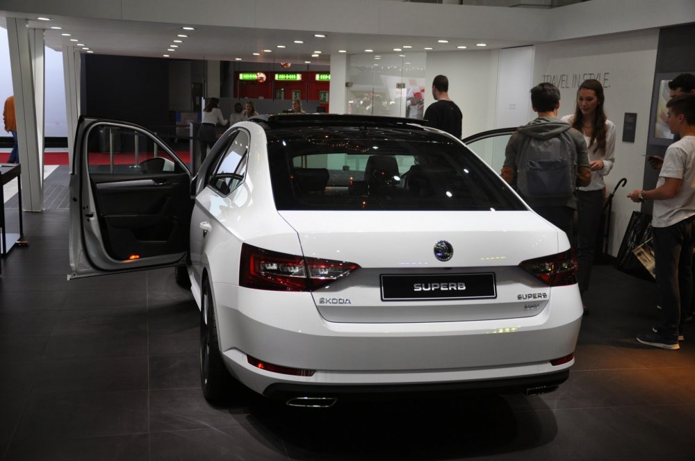 Superb2015-02.thumb.JPG.35a19eabec15fc69be717ff110d58ddf.JPG