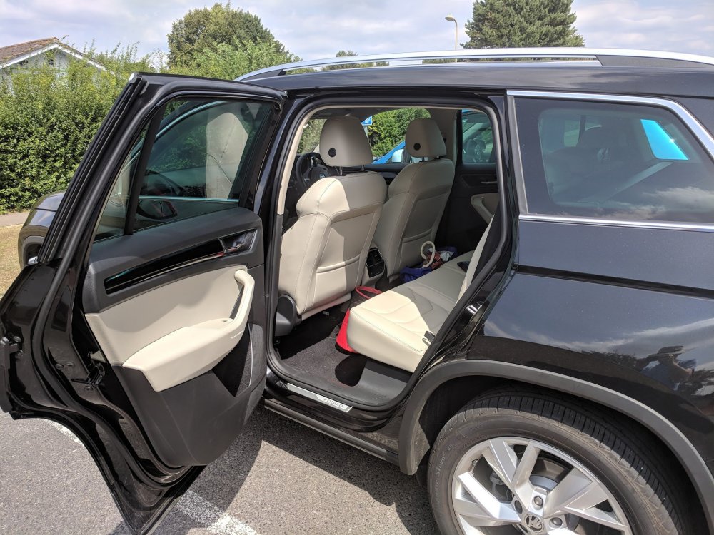 interior1.thumb.jpg.0e324169f56ea563223a298413edc879.jpg