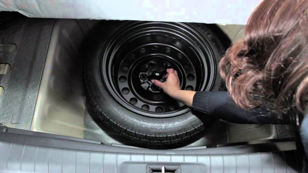 2110964911_propersparetyre1.thumb.jpg.b20fe335763f6f67178906f524fd39dc.jpg