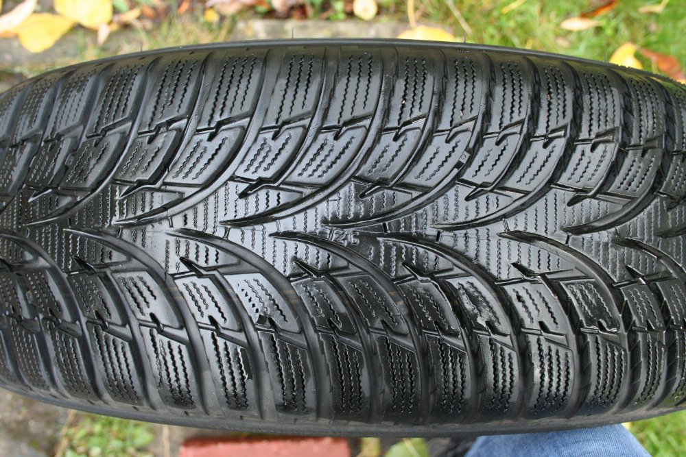 Wheel 1 tread.JPG