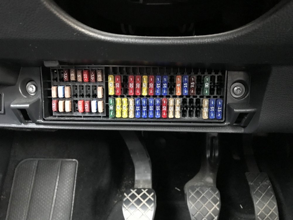 Earth point close to fuse box Fabia MK II - Skoda Fabia Mk ... skoda fabia 2 fuse box 
