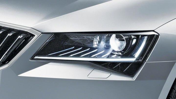 7-new-skoda-superb-front_0.jpg.713ae0b2f81db0700c18d5a72f32a7d2.jpg