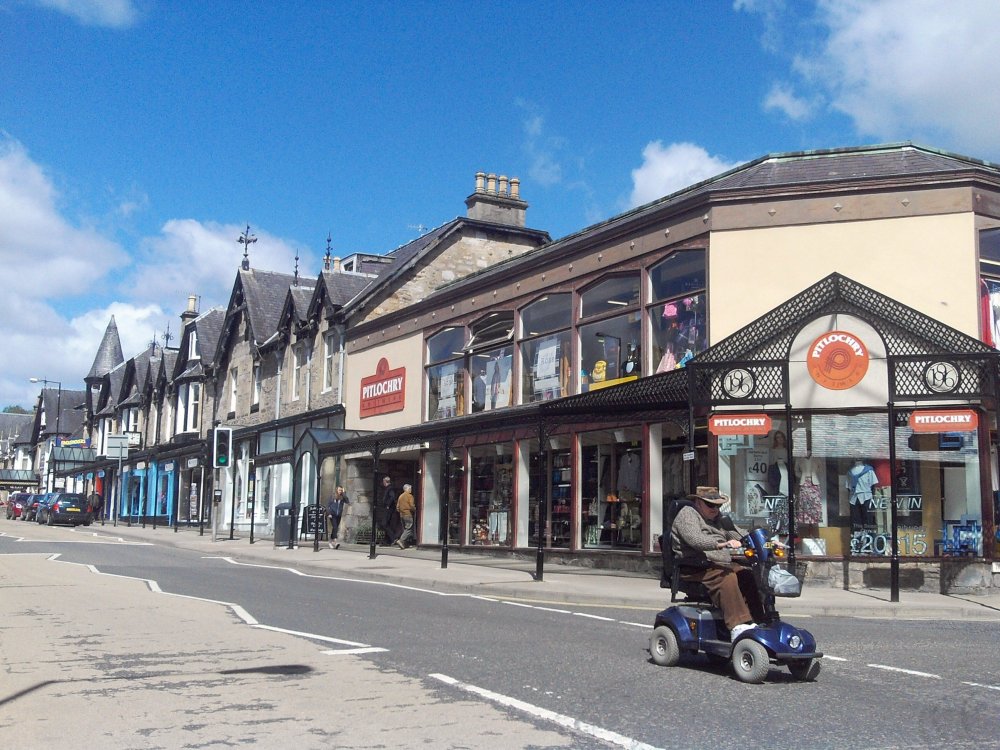 Perth%2cPitlochry%2c Arran & P Zero Nero 055.JPG