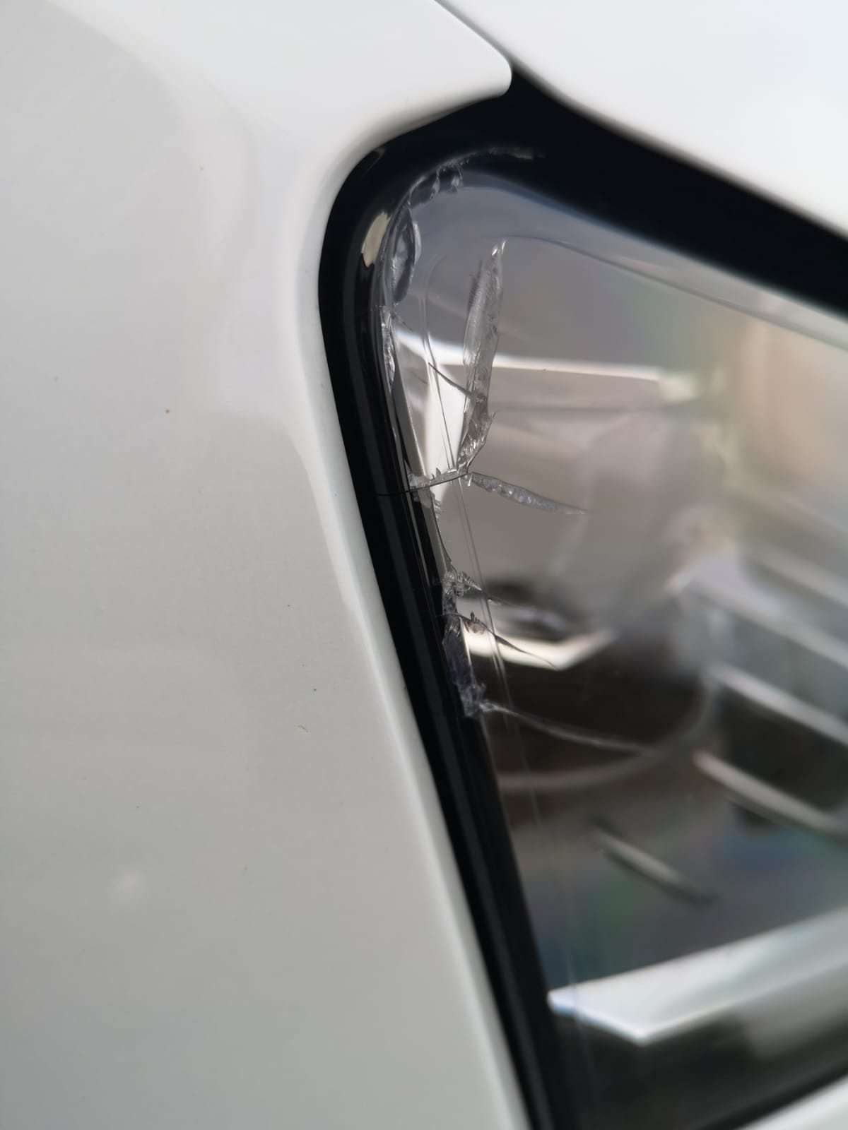 Cracked Headlights Skoda Karoq Briskoda
