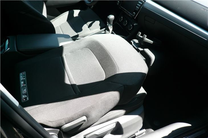 Skoda_Superb_estate_6_2015_folding_passenger_seat.jpg.cc26980896ed3bc0dc036124c293f893.jpg