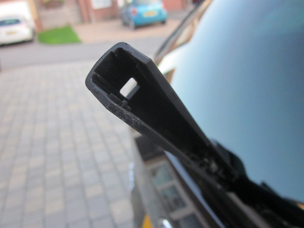 1970708791_RearWiper(5).thumb.JPG.4b83e84a65e98df8d00b9b51f7636c58.JPG