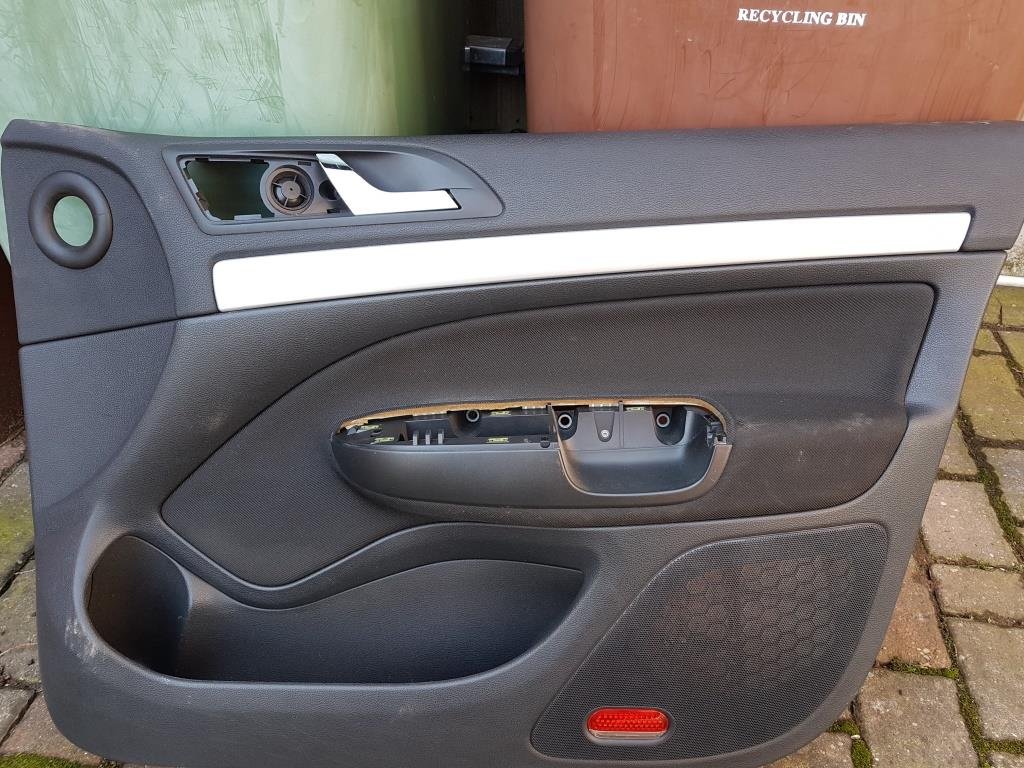 Octavis VRs 06 MK2 Drivers Door card repair. Skoda Octavia Mk II (2004 2013) BRISKODA