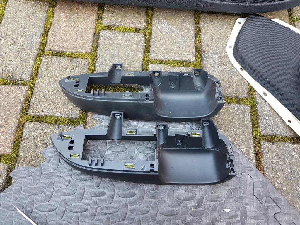 Octavis VRs 06 MK2 Drivers Door card repair. Skoda Octavia Mk II (2004 2013) BRISKODA