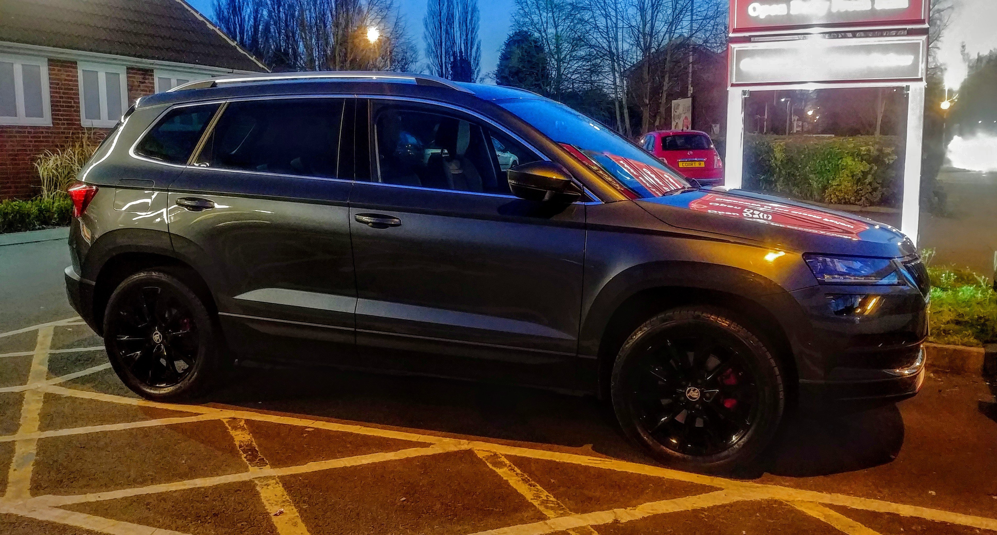 Skoda karoq black