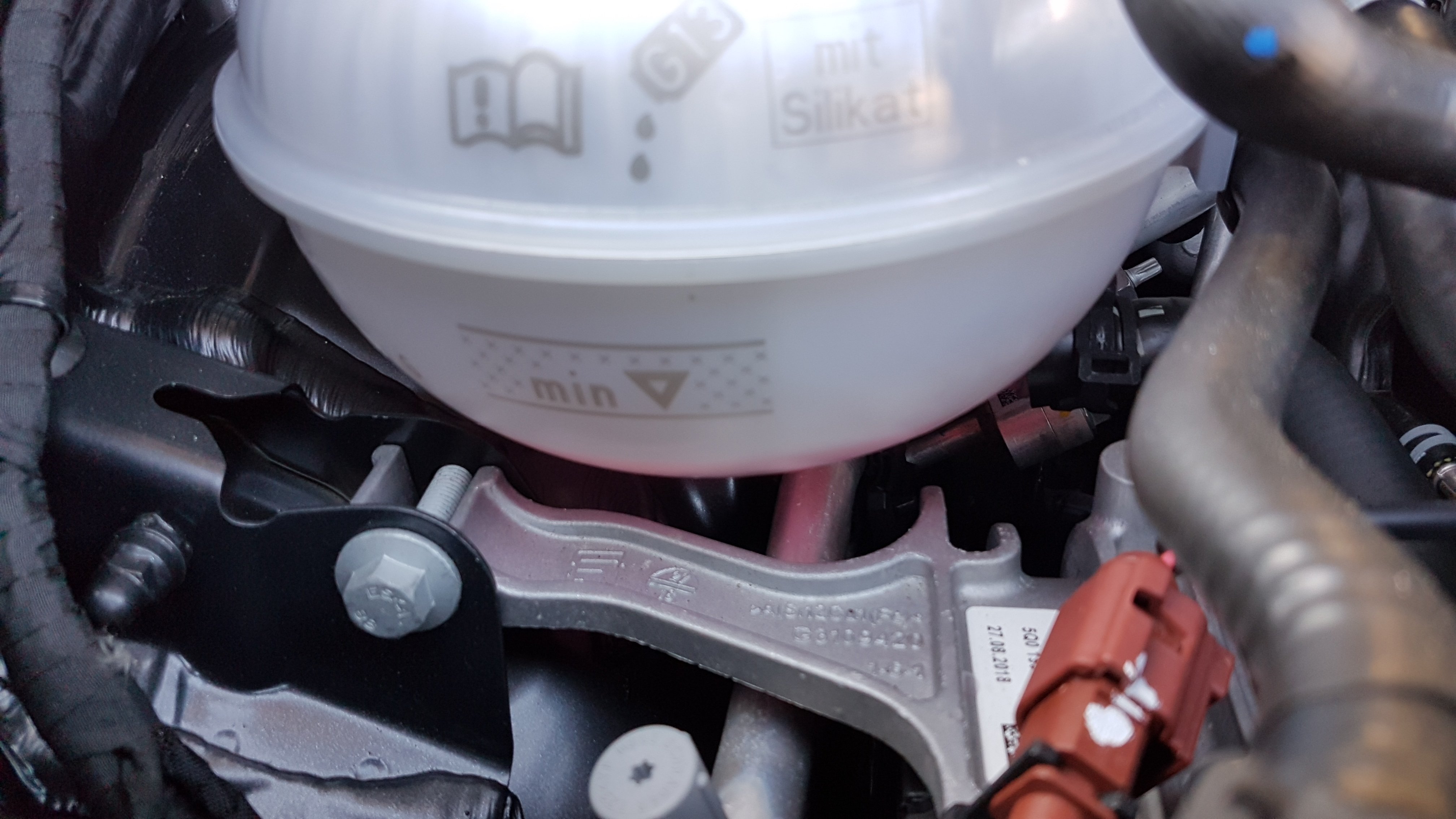 Low coolant level warning Skoda Karoq BRISKODA