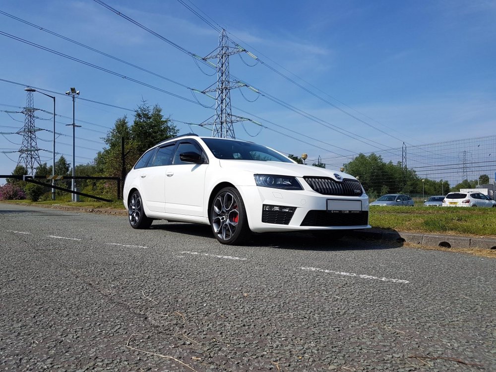 vRS-White.thumb.jpg.32d5cb3fd780529af230d625f3b453b4.jpg