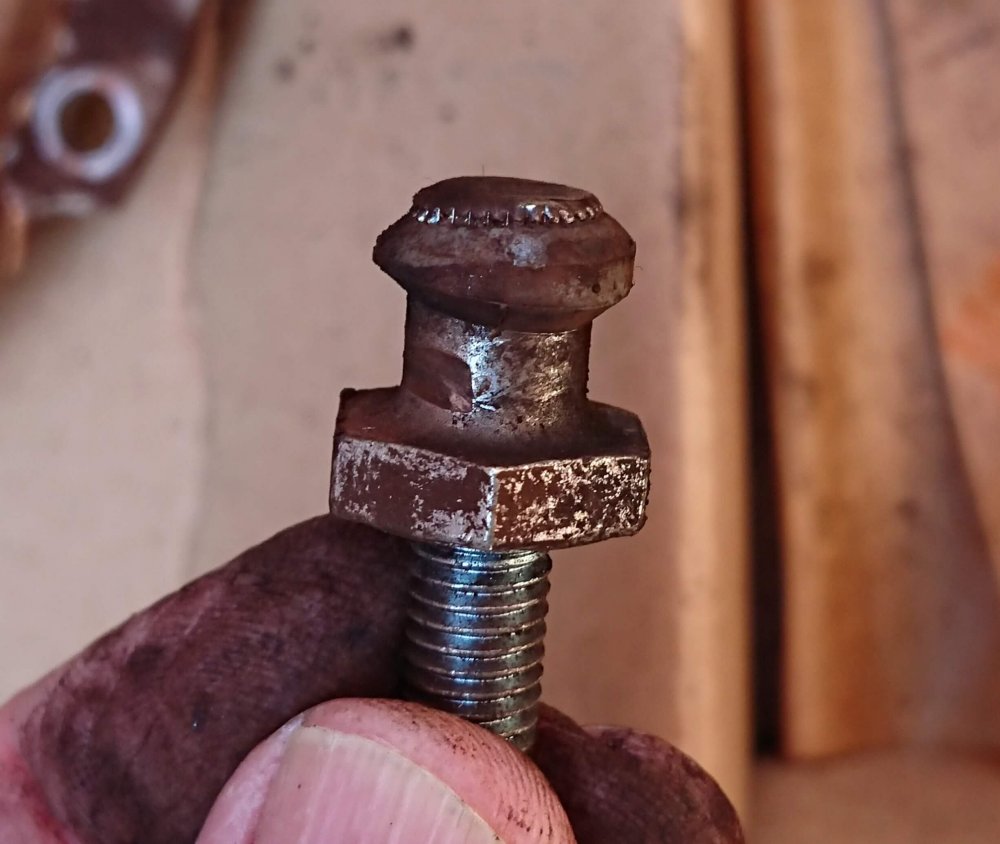 08 Clutch (worn fork release ball pin).JPG