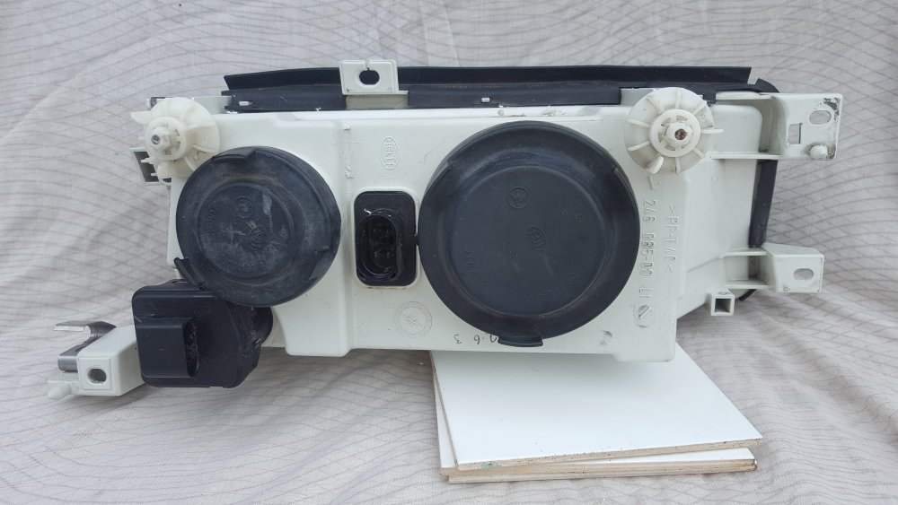 246 085-00 Left preFL headlamp 02 of 03 - 20190527_145927.jpg