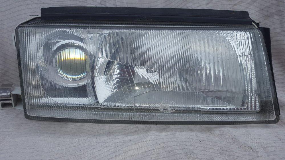 246 086-00 Right preFL headlamp 01 of 03 - 20190527_150113.jpg