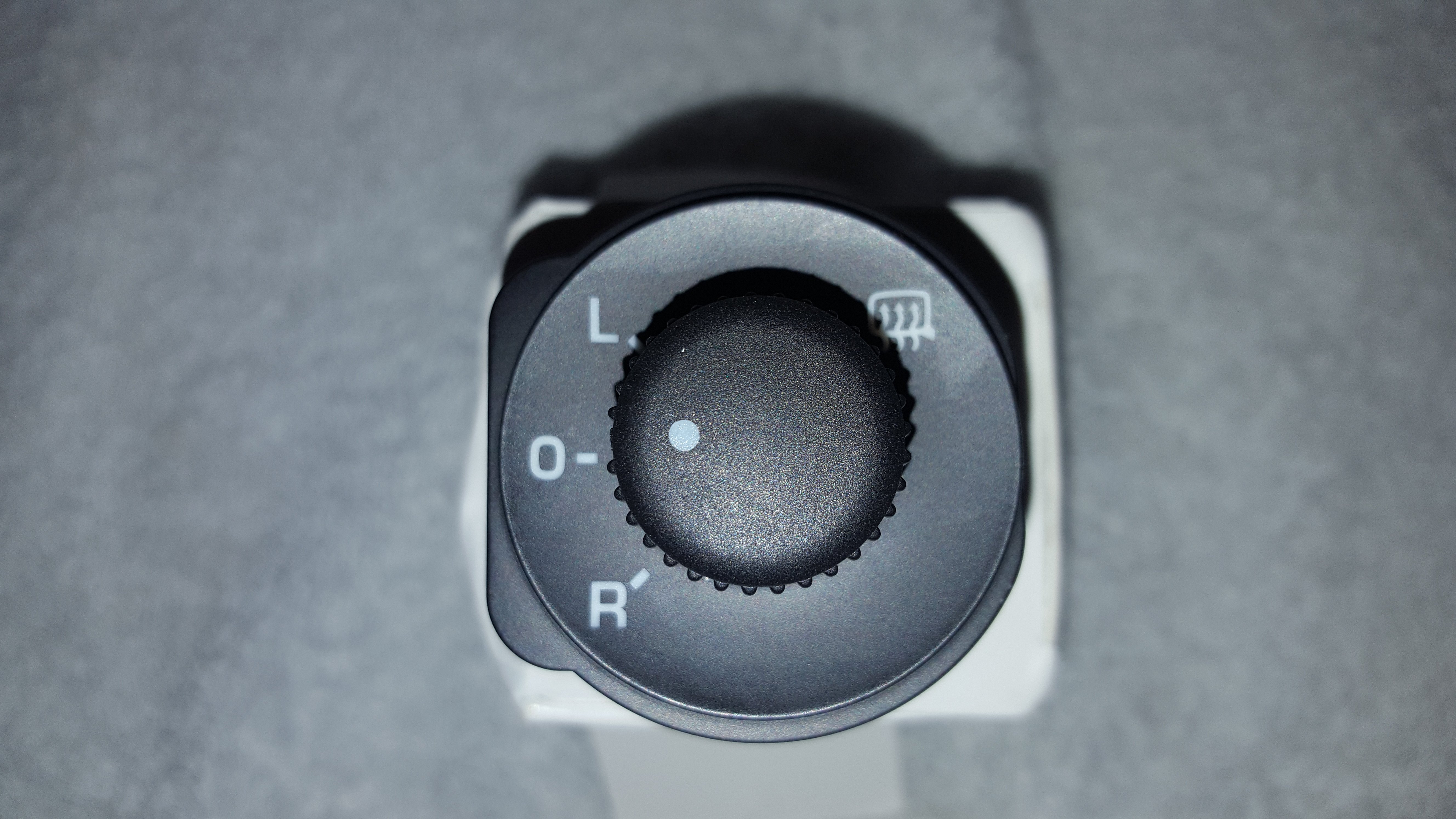 Wing mirror switch for mk2 preFL (and I believe all mk2) Octavia LHD