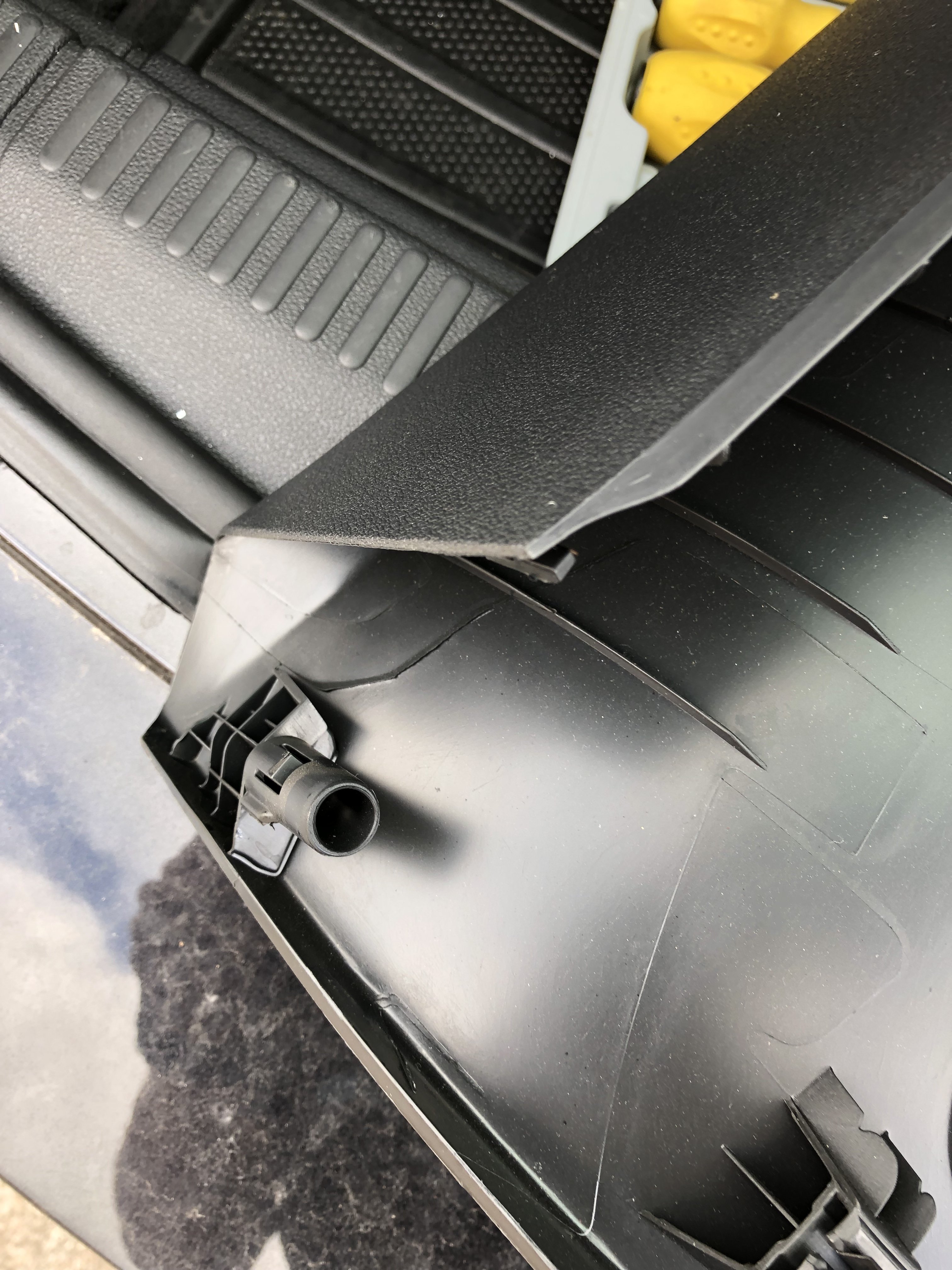 Replace boot switch remove panelling inside boot? Skoda Octavia Mk