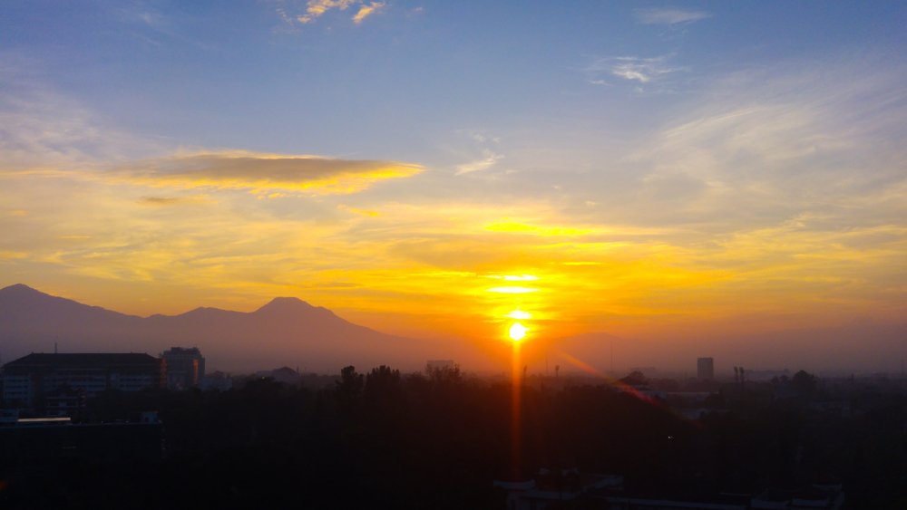 1704366269_BandungSunrise.thumb.jpg.26d2d6497a67fdb76296a762824a9504.jpg