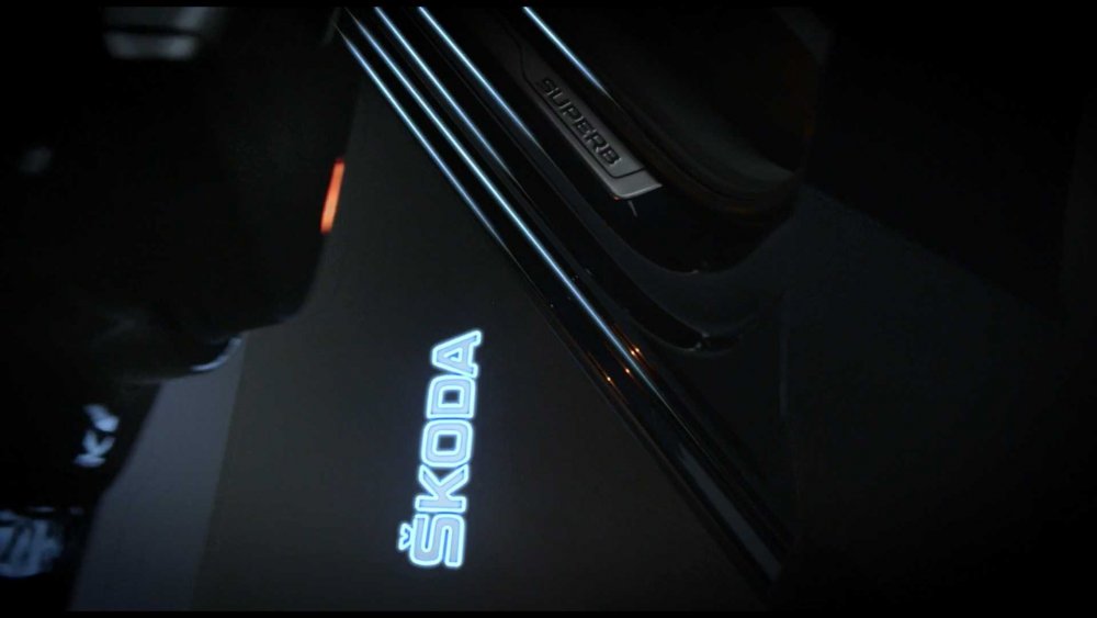 2020-skoda-superb-teaser.thumb.jpg.2e4ec4124a89b913eb7c9db33c05081e.jpg