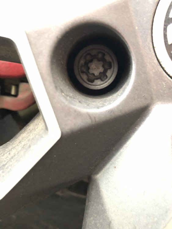 Missing locking wheel nut key Skoda Octavia Mk III (2013 2020