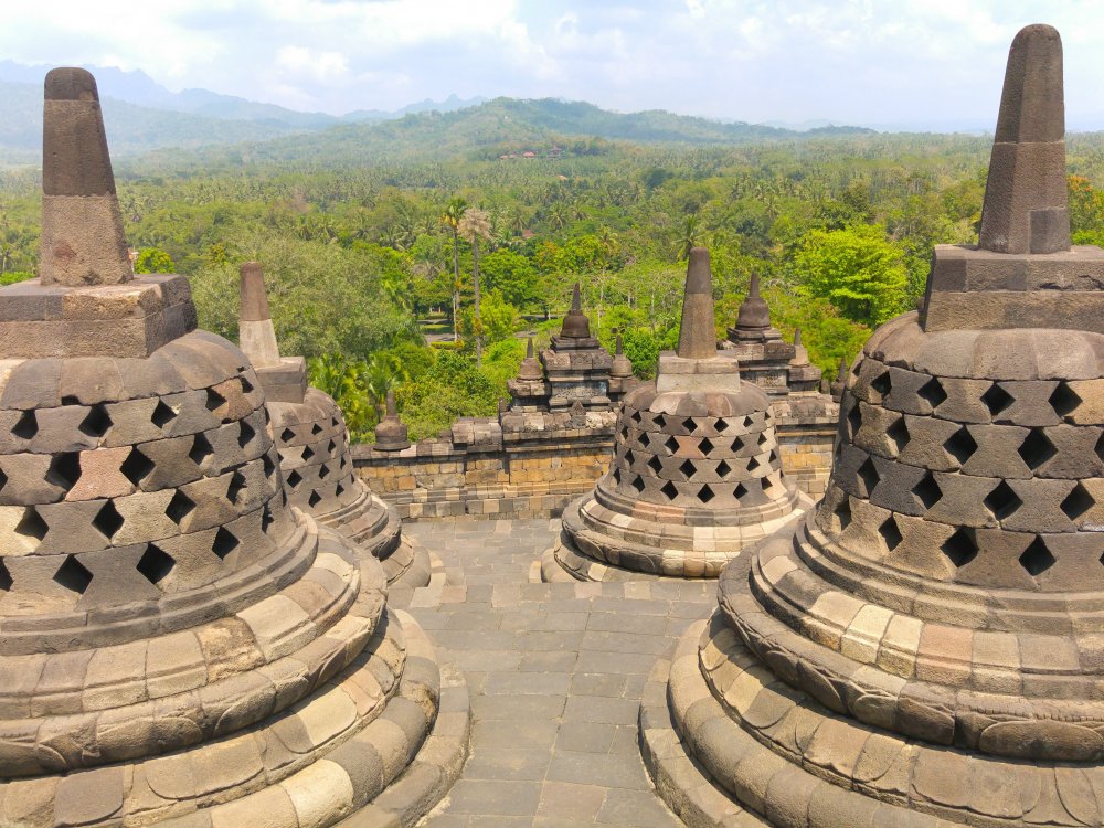 Borobudur.thumb.jpg.d09897334fdccf11b9b0c1e3dcc97e6b.jpg