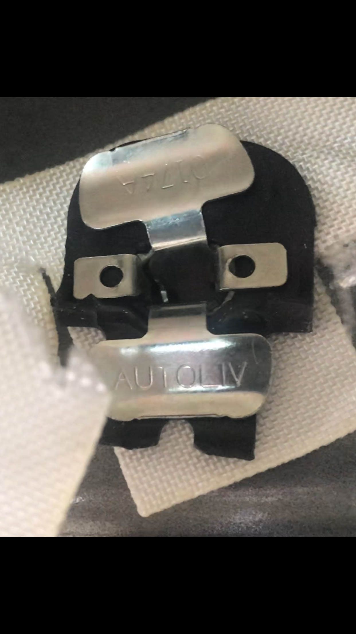 How do you remove Curtain Airbag Clips! Skoda Superb Mk II (20082015