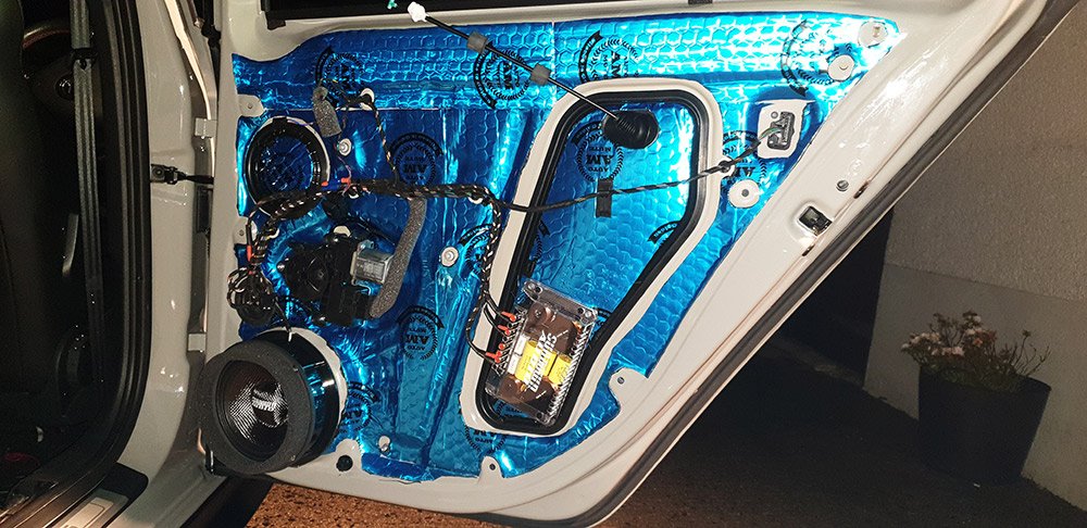 speakers01.jpg.565256b88ec021ad255e7ce4cb5d41e8.jpg