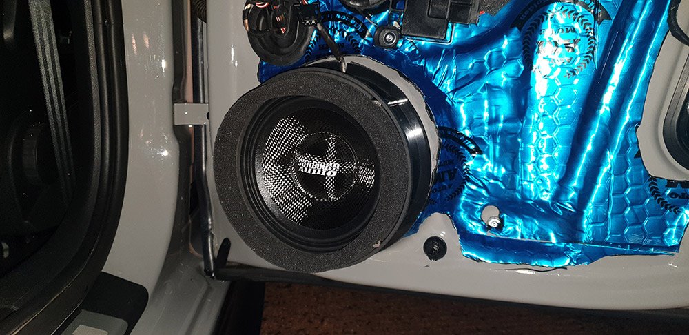 speakers02.jpg.b6d28edfa5292c8542645bf469e1bdbe.jpg