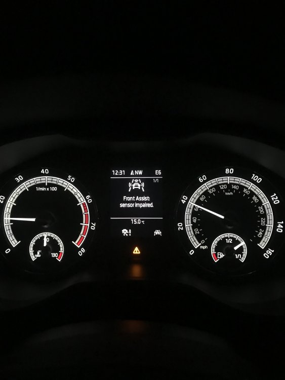 Front assist skoda